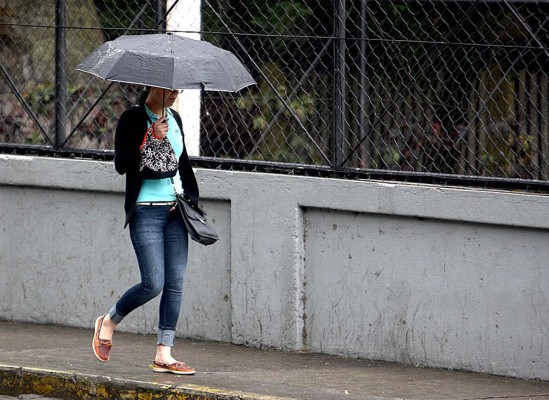 Vaguada deja lluvias en todo Honduras