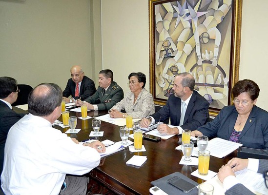 Canciller de Ecuador visita Honduras