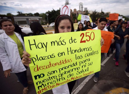Así fue la protesta de los estudiantes de medicina en la capital
