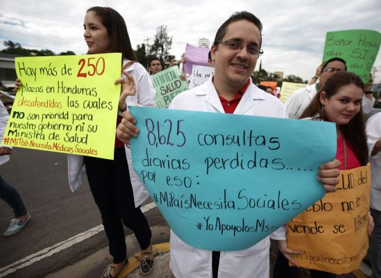 Así fue la protesta de los estudiantes de medicina en la capital
