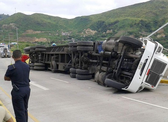 Rastra se accidenta en salida al norte de Honduras