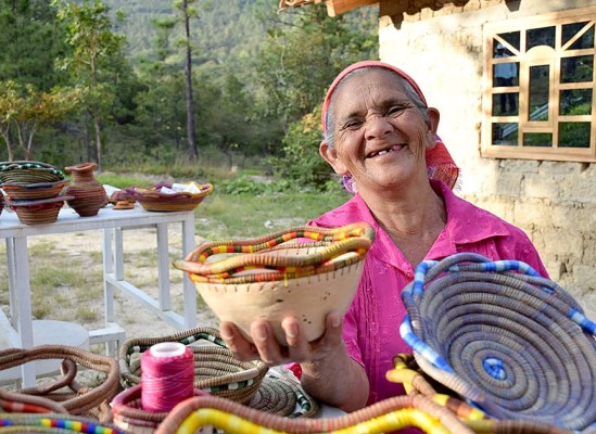 Entre las sombras del olvido, mujer campesina conmemora su día &nbsp;&nbsp;