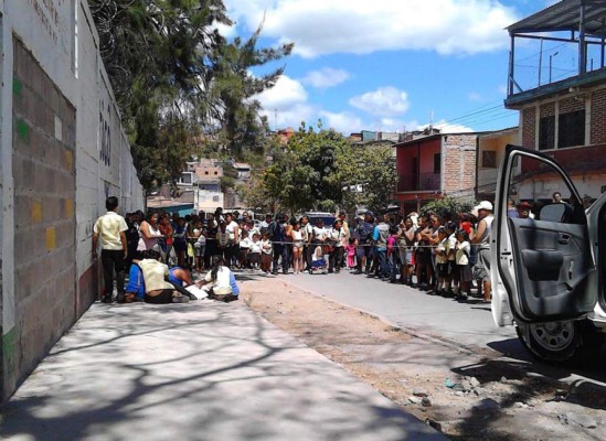 Malvivientes asesinan a mujer frente a sus hijos