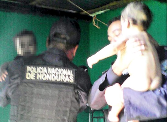 Rescatan dos bebés abandonadas en norte de Honduras