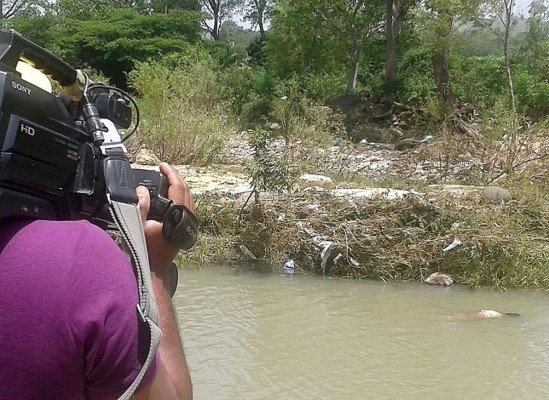 Matan a un hombre y luego lo lanzan al río