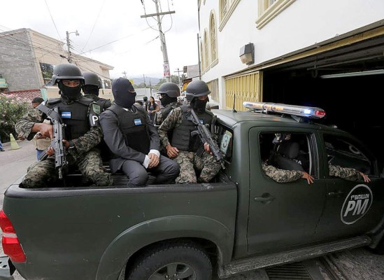 Trasladan a exviceministros al juzgado