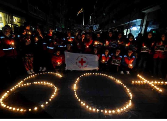 La Torre Eiffel se apaga en París para celebrar 'La Hora del Planeta'