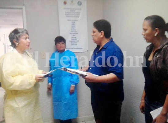 Realizan prueba de ADN al bebé que habría sido intercambiado en HEU