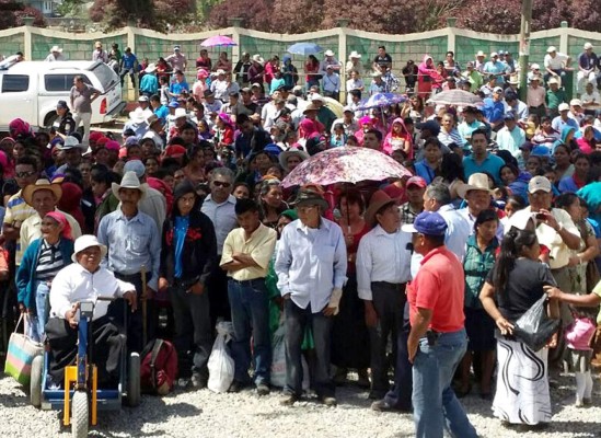 Presidente de Honduras inaugura mercado