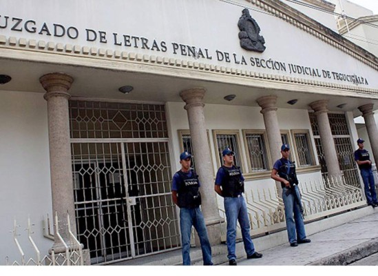 Cadetes acusados de violar joven a audiencia el martes