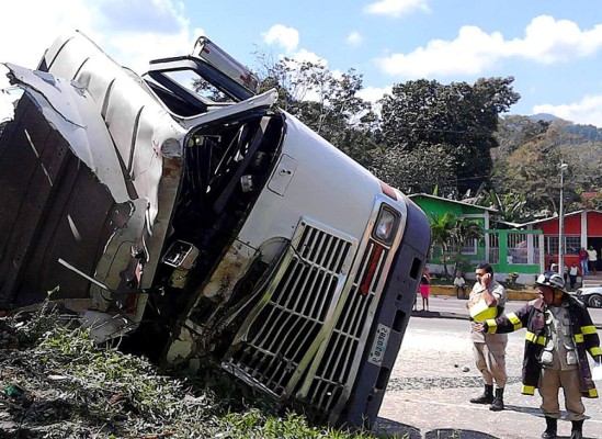 Honduras: Conductor muere al lanzarse de rastra