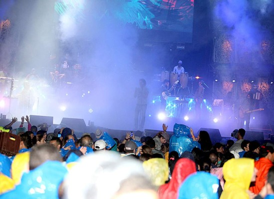 Carlos Vives pone a bailar a los hondureños al ritmo del vallenato