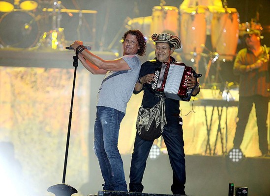 Carlos Vives pone a bailar a los hondureños al ritmo del vallenato