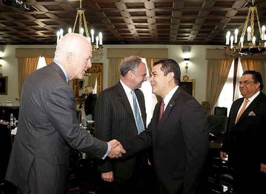 Presidente de Honduras se reúne con senadores