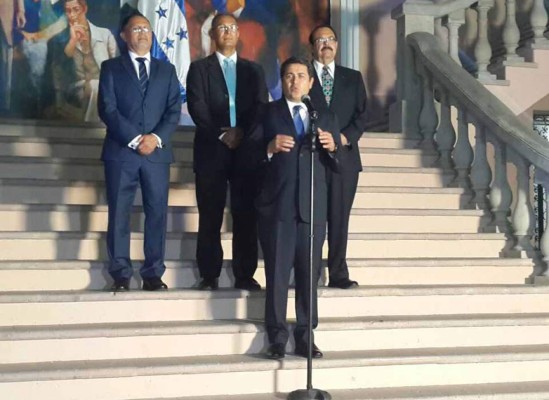 Presidente nombra miembros de la CREE