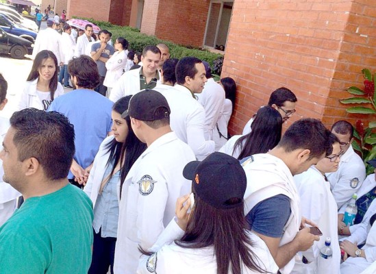 Piden reducir a 6 meses servicio social