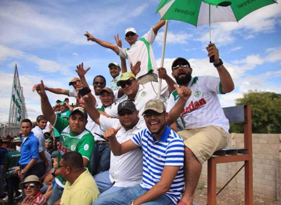 Ambientazo en la final de la Liga de Ascenso