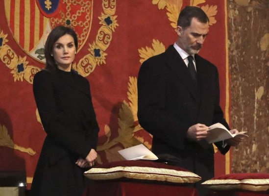 La reina Letizia fue abucheada al salir de una reunión en Madrid