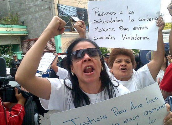 Exigen justicia para Ana Lucía en juzgados de Tegucigalpa