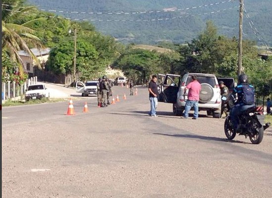 Marcha para exigir retorno de Miss Honduras Mundo y su hermana