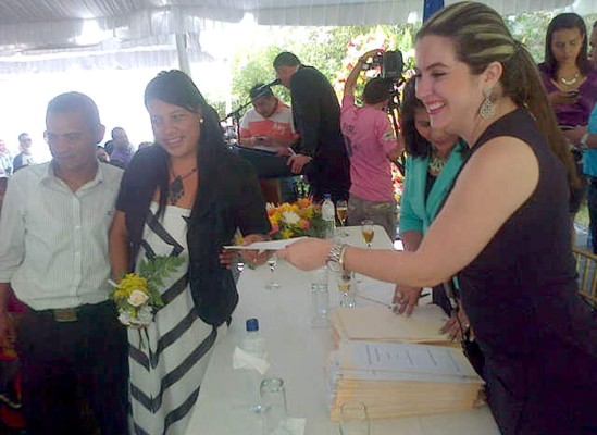 Alcaldía de Tegucigalpa recibe el mes de la familia con boda masiva