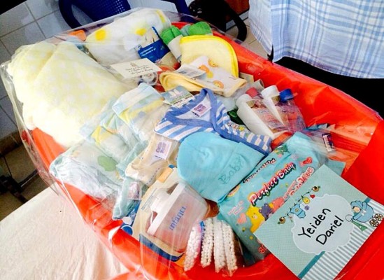 Entregan cunas y ropa a trillizos hondureños