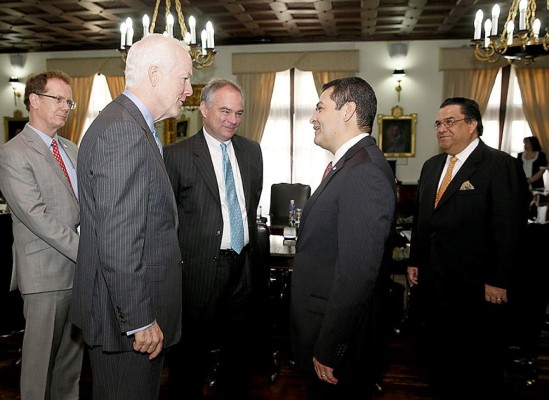 Presidente de Honduras se reúne con senadores