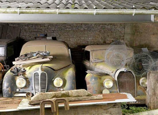 Encuentran en Francia colección multimillonaria de autos clásicos
