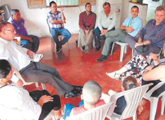 Buscan reinsertar a migrantes retornados