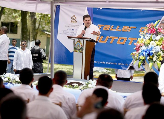 Presidente de Honduras anuncia segunda evaluación a ministros