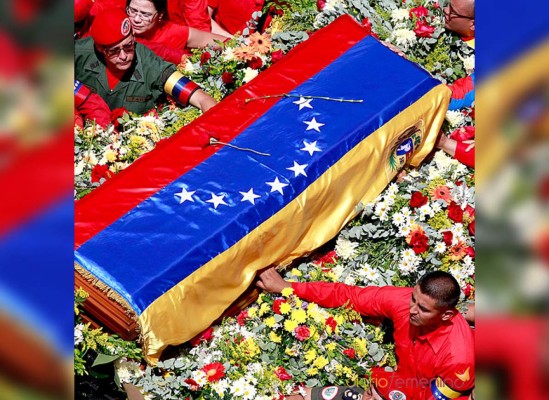 Aseguran que Chávez murió dos meses antes