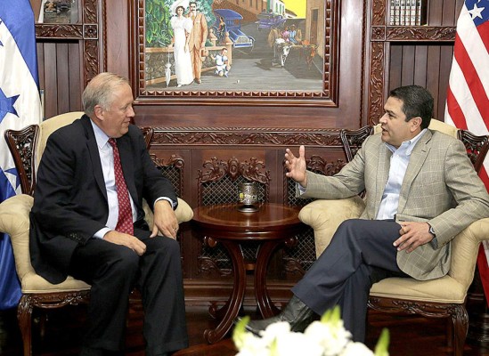 Presidente de Honduras viaja a Washington