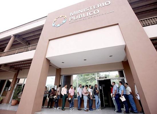 Masiva afluencia de aplicantes para agencia de investigación criminal