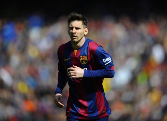 El Barcelona golea al Rayo con triplete de Messi