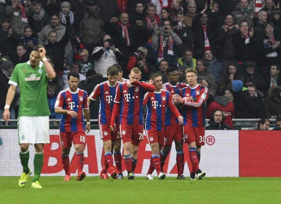 Bayern golea 4-0 al Werder Bremen en el debut de Pepe Reina