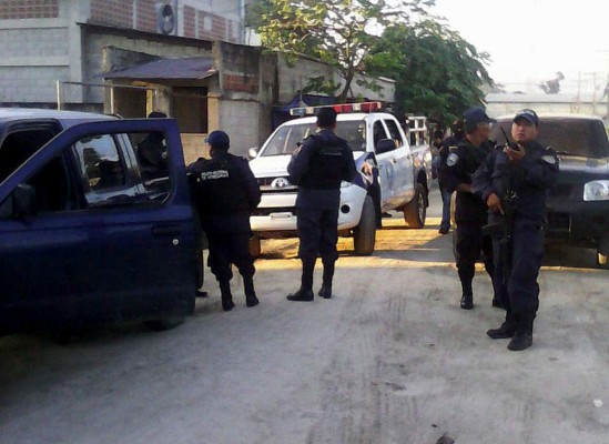 Hallan 100 barriles con precursores de droga en norte de Honduras