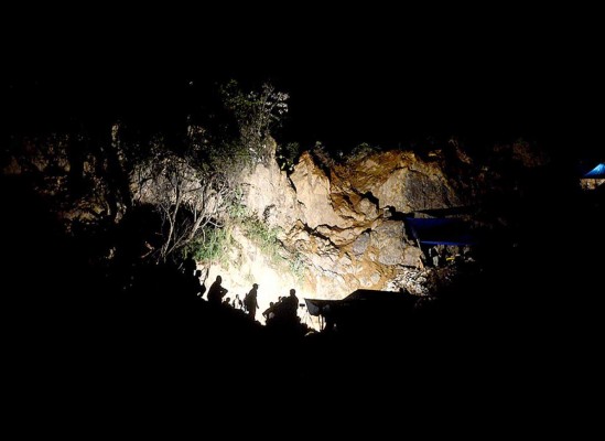 Persiste búsqueda de ocho mineros atrapados