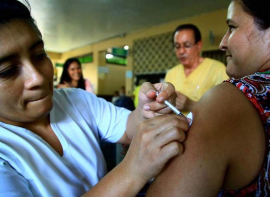 Suben niveles de vacunación contra el virus de la influenza