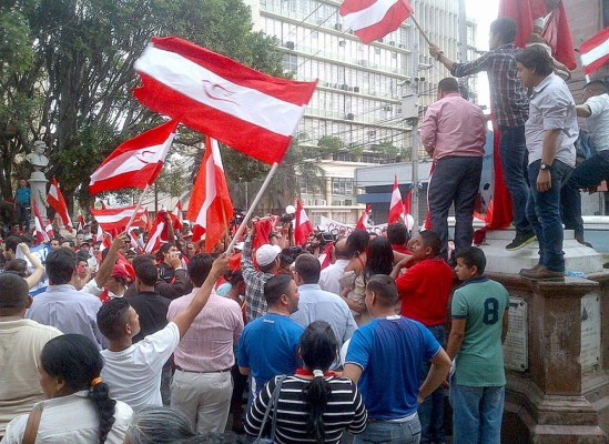Partido Liberal marchan por la dignidad