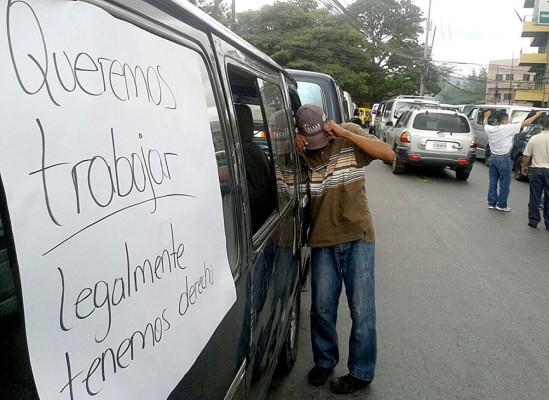 Protesta de rapiditos llega al Congreso Nacional