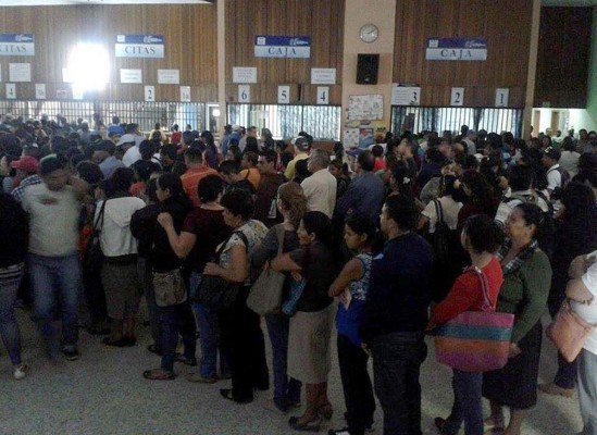 Honduras: Pacientes se aglomeran en busca de citas