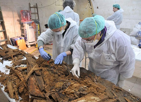 Hallan tumba que podría ser de Miguel de Cervantes