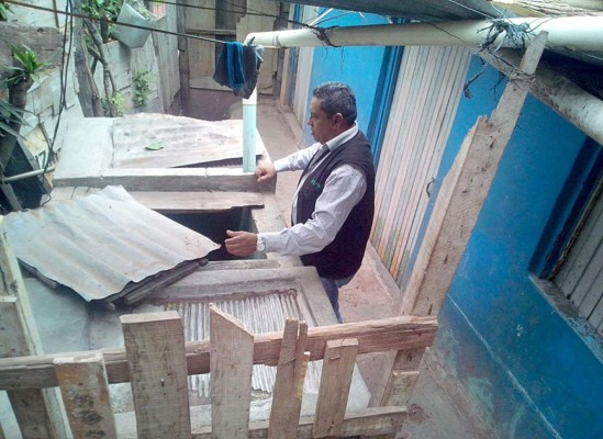 Pobladores marchan en contra del dengue y Chikungunya.