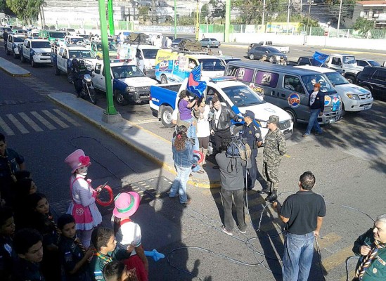 Salen caravanas de amor de Teletón 2014 en la capital de Honduras