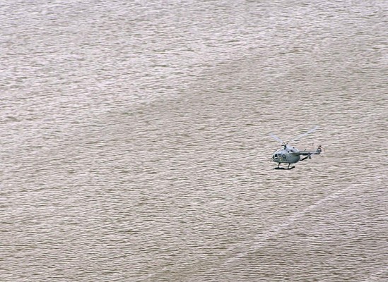Rescatan nueve cuerpos del avión siniestrado de AirAsia