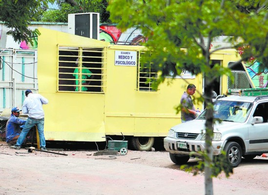 Alcaldía desmantela clínicas cerca de la Dirección Nacional de Tránsito