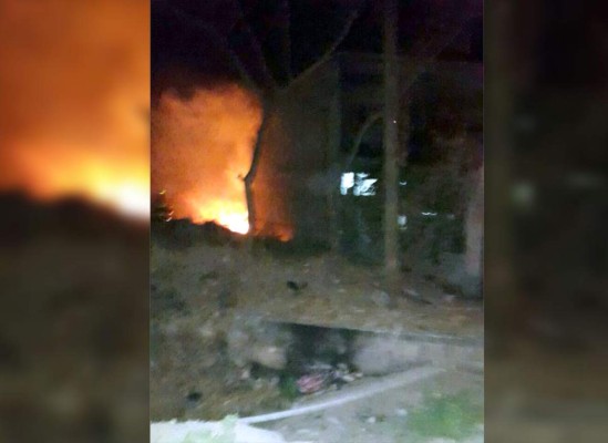 Honduras: Voraz incendio consume negocio
