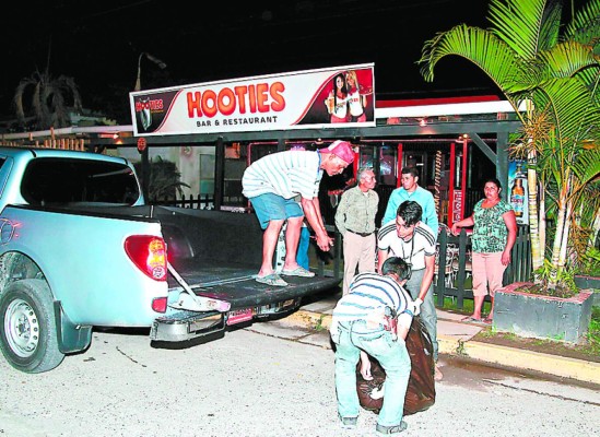 Dos muertos deja balacera en un bar