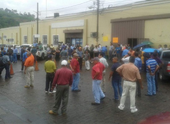 Protesta por atraso de sueldo