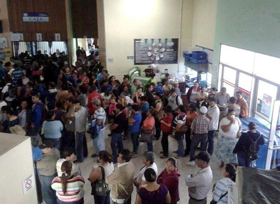 Honduras: Pacientes se aglomeran en busca de citas